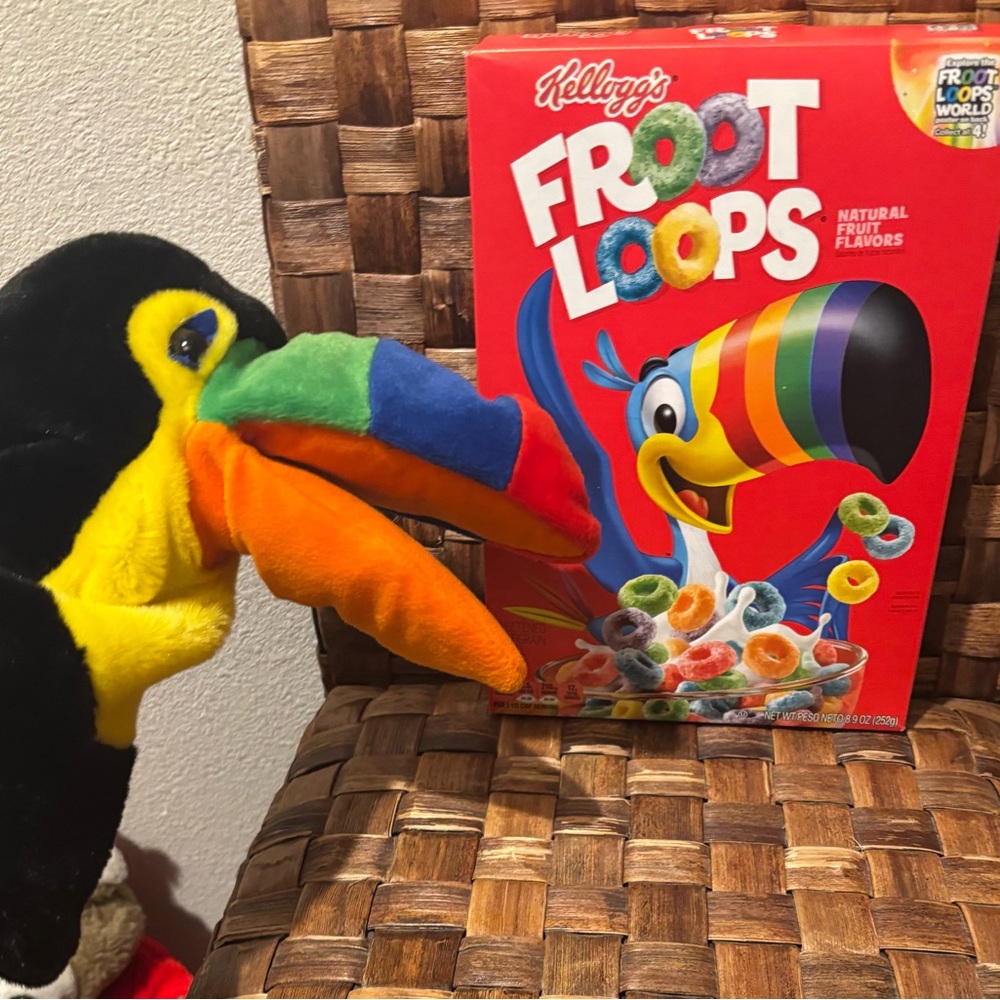 Toucan Froot Loops color peak puppet